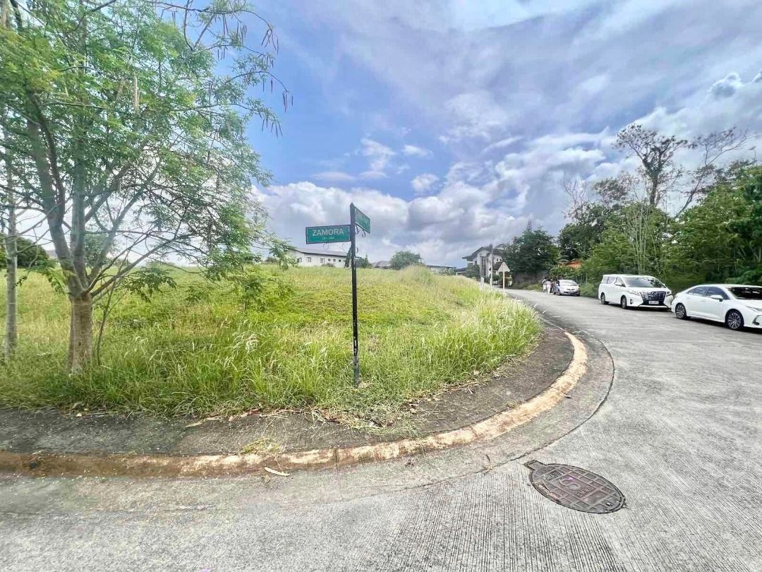Good deal! AYALA SOUTHVALE PRIMERA VILLAGE Adjacent Lot Inner Lot and