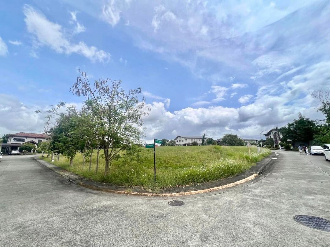 Good deal! AYALA SOUTHVALE PRIMERA VILLAGE Adjacent Lot Inner Lot and