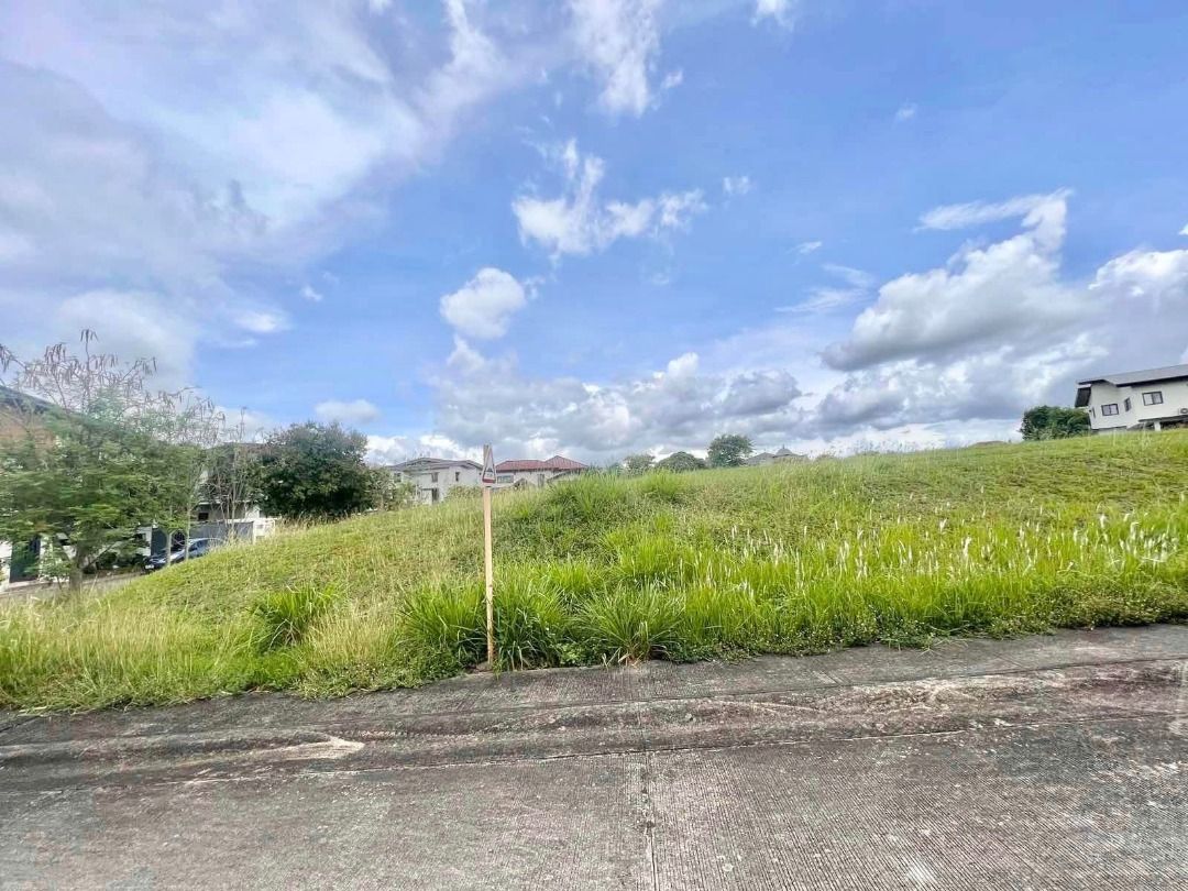 Good deal! AYALA SOUTHVALE PRIMERA VILLAGE Adjacent Lot Inner Lot and