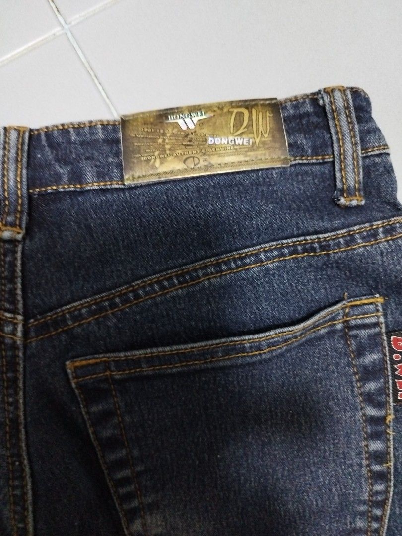 Jeans (Category: Jeans & Leggings) located in Singapore. Submitted by maggie_ng (Listing ID 1237702705, Image 3). Description: .