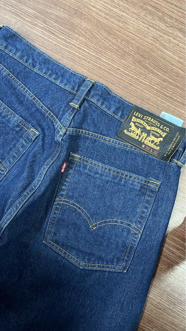 Levis black 2025 tag jeans