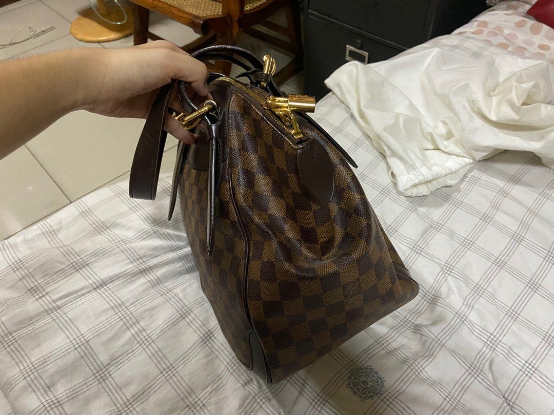 LOUIS VUITTON Verona MM shoulder bag (Category: Luxury Bags & Wallets) located in Manila. Submitted by katrina0719 (Listing ID 1237631519, Image 3). Description: negotiable Authentic w/ papers & paper bag Nawawala na yung dust bag pero nasa dustbag siya na normal lang .