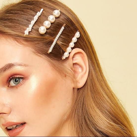 Lovisa Pearl Hair Clips 6 Piece Set