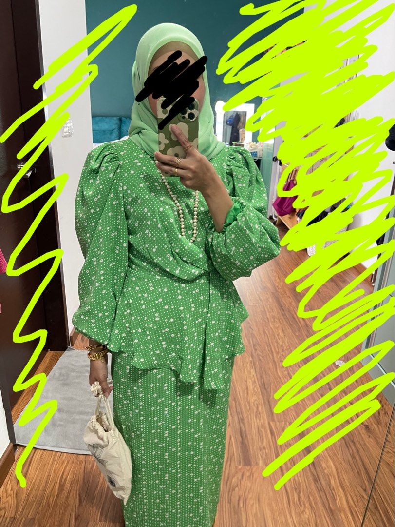 Lubna (Category: Baju Kurung & sets) located in Johor Bahru. Submitted by cremebruleeee1 (Listing ID 1237648416, Image 3). Description: Pakai sekali jek Size S.