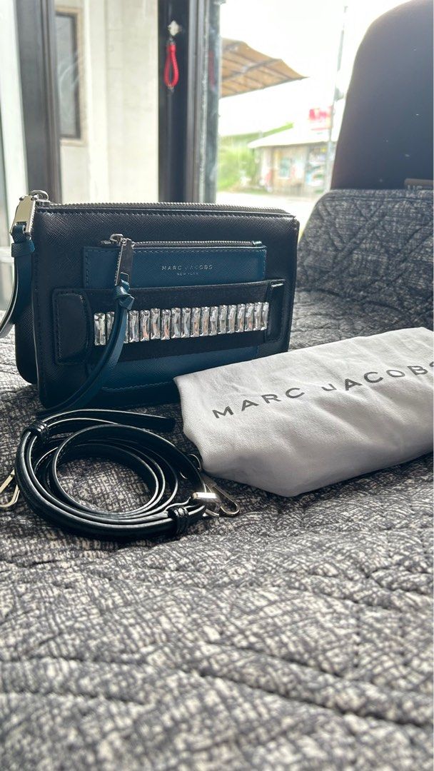 Marc jacobs sling bag hot sale sale