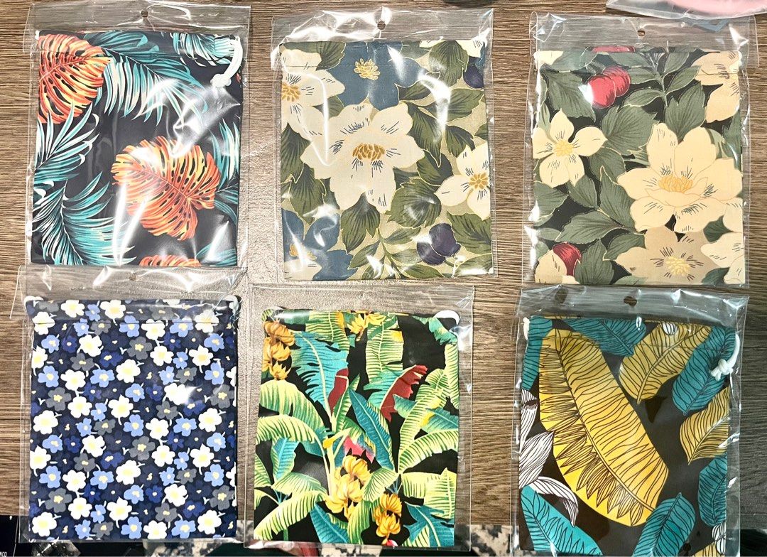 Mini drawstring pouch (Category: Purses & Pouches) located in Singapore. Submitted by zalifaithnin (Listing ID 1237676465, Image 3). Description: Mini pouches. 14x16cm. Circle your preferred choice. Negotiable. 1 for $2. 4 for $7. Self pickup or delivery available. .