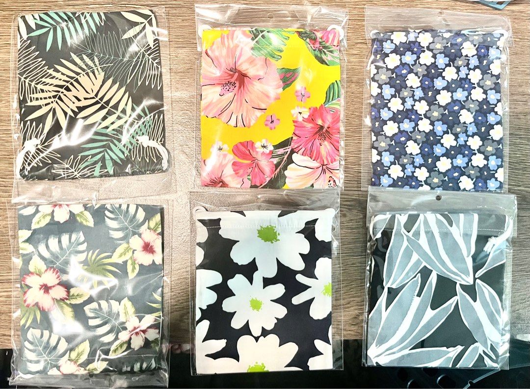 Mini drawstring pouch (Category: Purses & Pouches) located in Singapore. Submitted by zalifaithnin (Listing ID 1237676465, Image 1). Description: Mini pouches. 14x16cm. Circle your preferred choice. Negotiable. 1 for $2. 4 for $7. Self pickup or delivery available. .