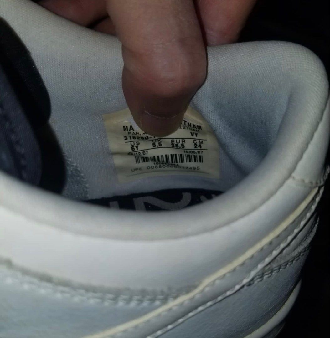 Nike （分類：波鞋）位於 Hong Kong。 由 ana_chan 提交（商品編號 1237499319，圖片 4）。簡介： 新舊如圖。