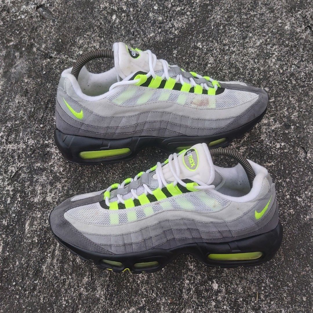 Nike Air Max 95 OG Neon, Fesyen Pria, Sepatu , Sneakers di Carousell
