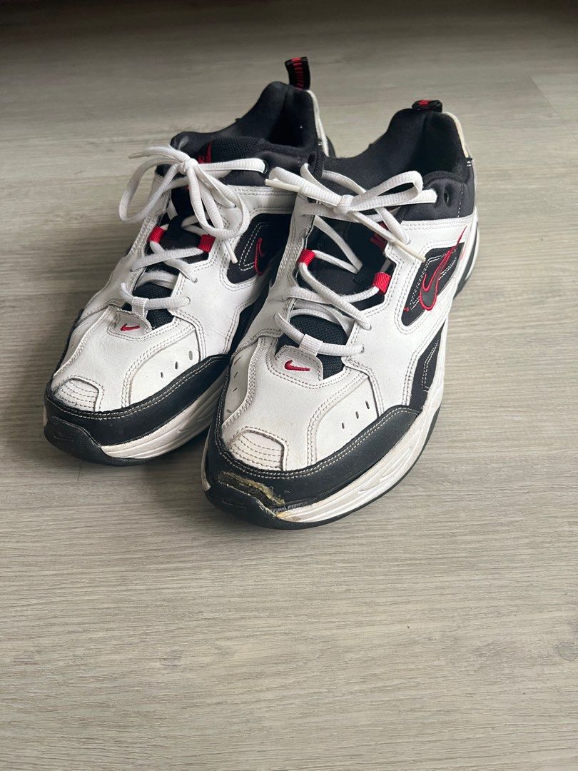 White top nike technos