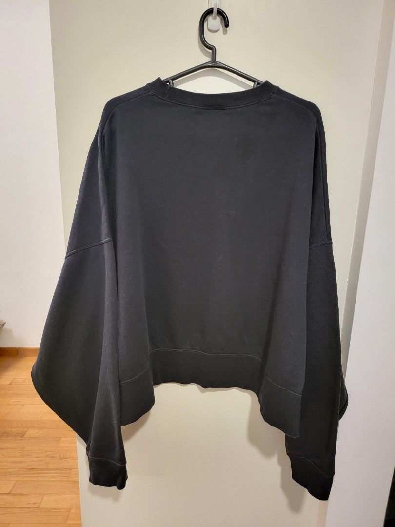 Nike mini swoosh shop oversized cropped black sweatshir