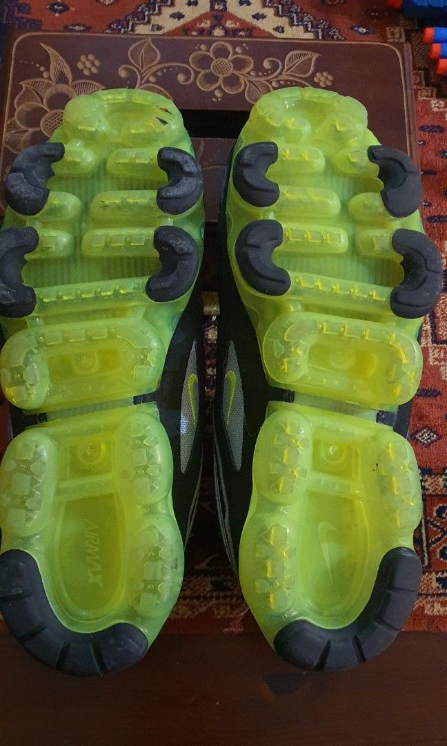 Vapormax 97 deals neon on feet