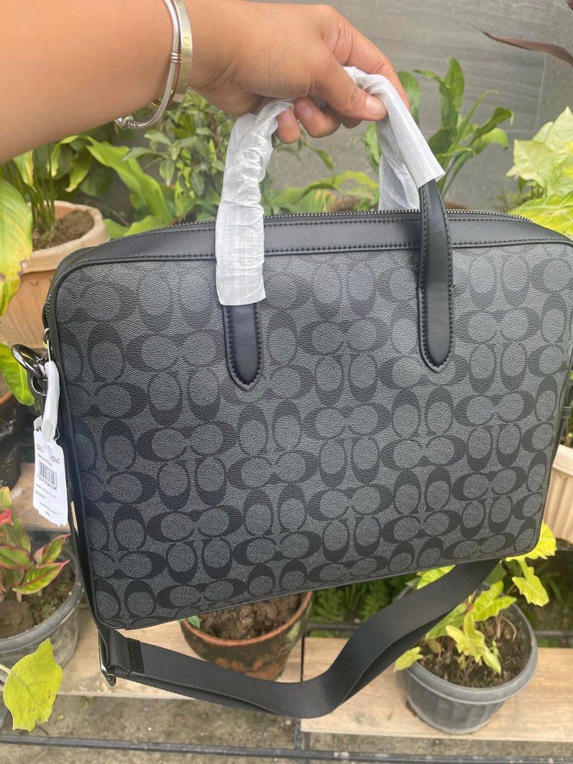 Penn Brief (Category: Luxury Bags & Wallets) located in Rizal. Submitted by onlinedepotwholesale2nd (Listing ID 1237535156, Image 3). Description: Penn Brief In Signature Canvas 15” (L) x 11” (H) x 2 1/4” (W) C2837 3900.