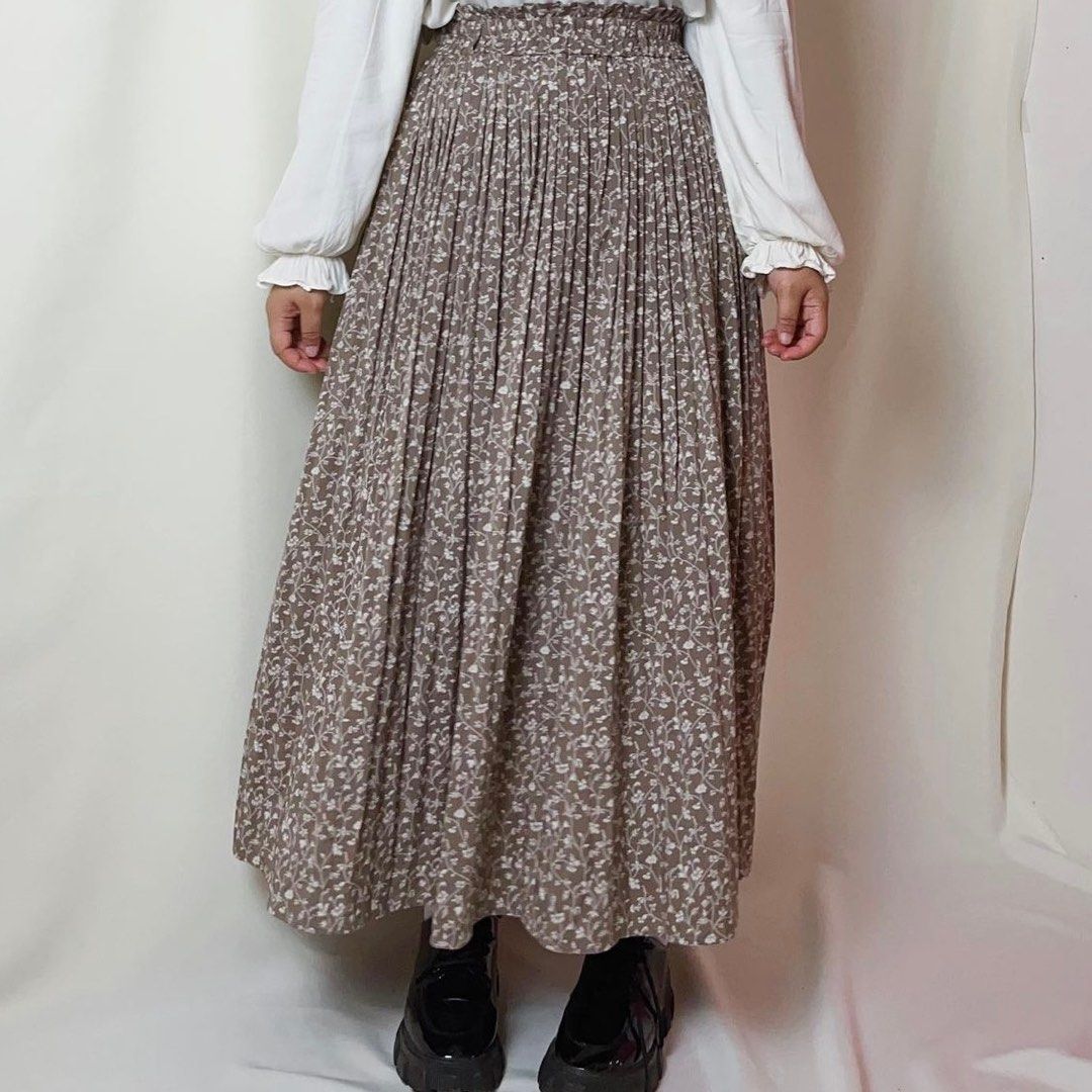 Pleated store floral skirts