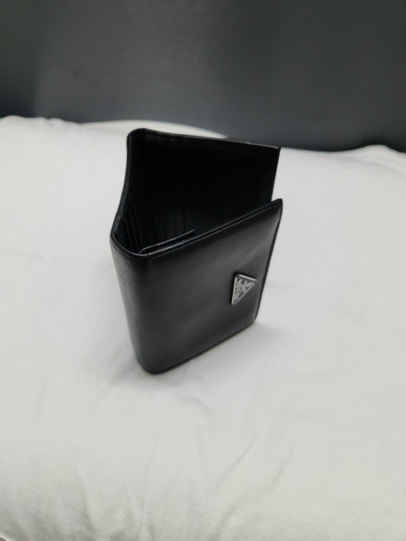 Prada authentic wallete （分類：銀包、卡片套）位於 Hong Kong。 由 alex66_ 提交（商品編號 1237681223，圖片 2）。簡介： 。