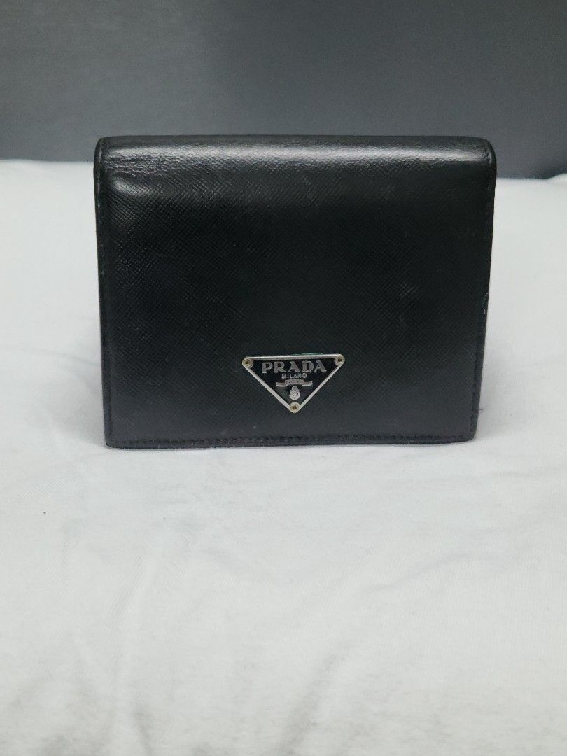 Prada authentic wallete （分類：銀包、卡片套）位於 Hong Kong。 由 alex66_ 提交（商品編號 1237681223，圖片 4）。簡介： 。