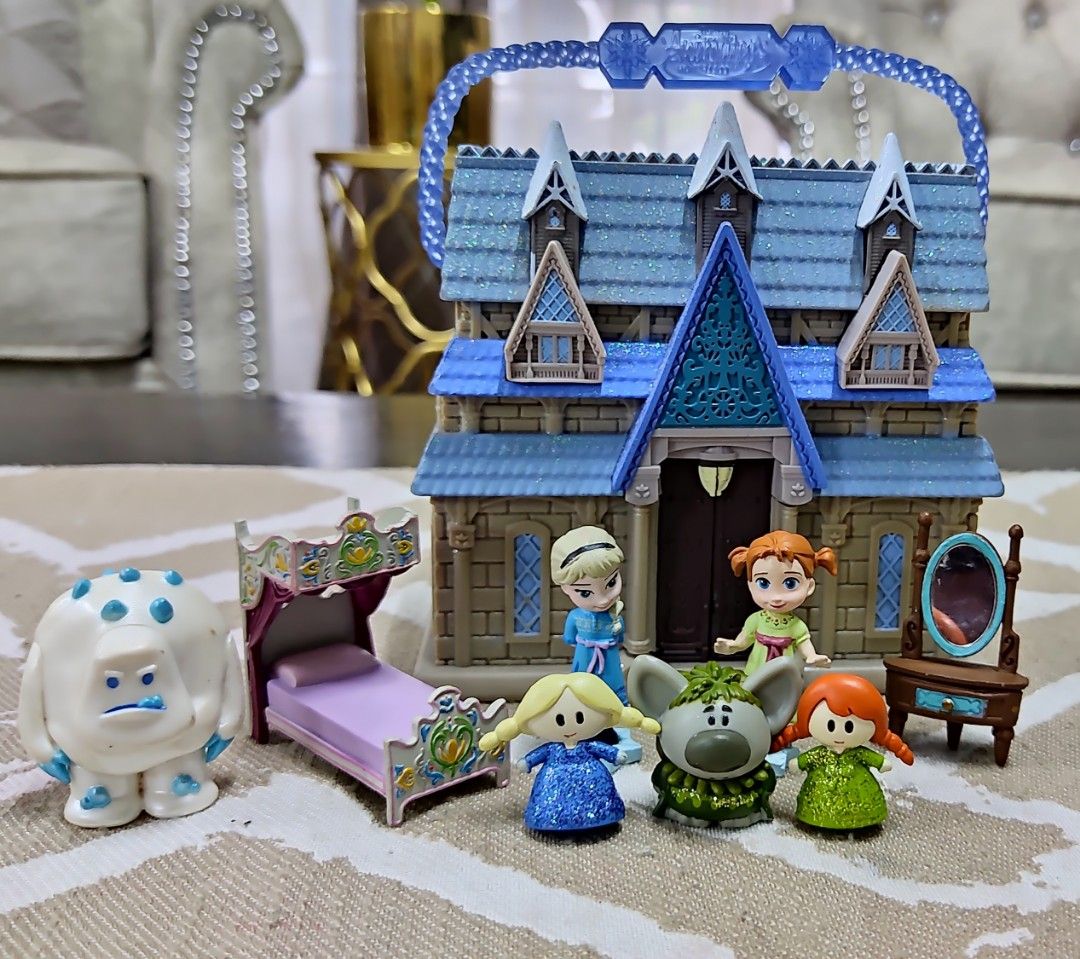 Arendelle castle outlet surprise feature playset