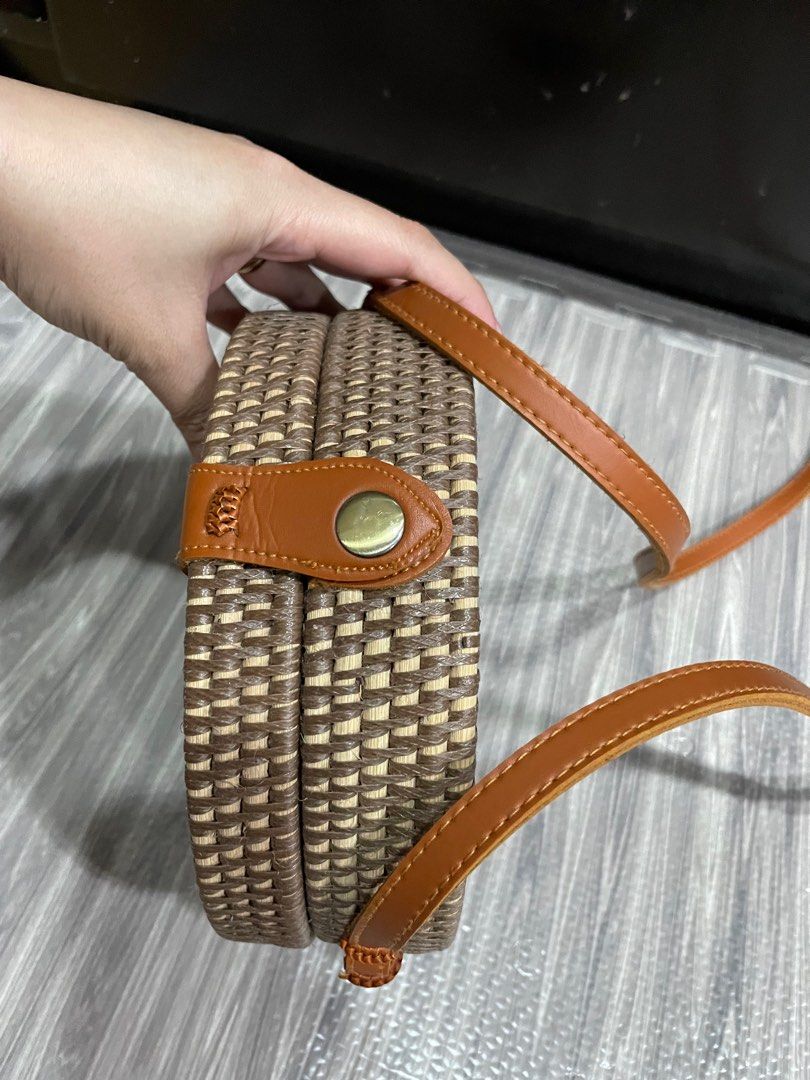 Rattan bag from Thailand (Category: Cross-body Bags) located in Manila. Submitted by live.hellokeffir (Listing ID 1237680021, Image 2). Description: .