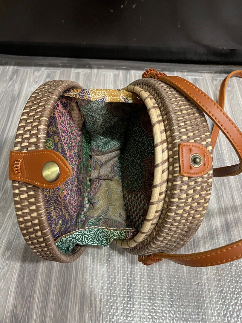 Rattan bag from Thailand (Category: Cross-body Bags) located in Manila. Submitted by live.hellokeffir (Listing ID 1237680021, Image 3). Description: .