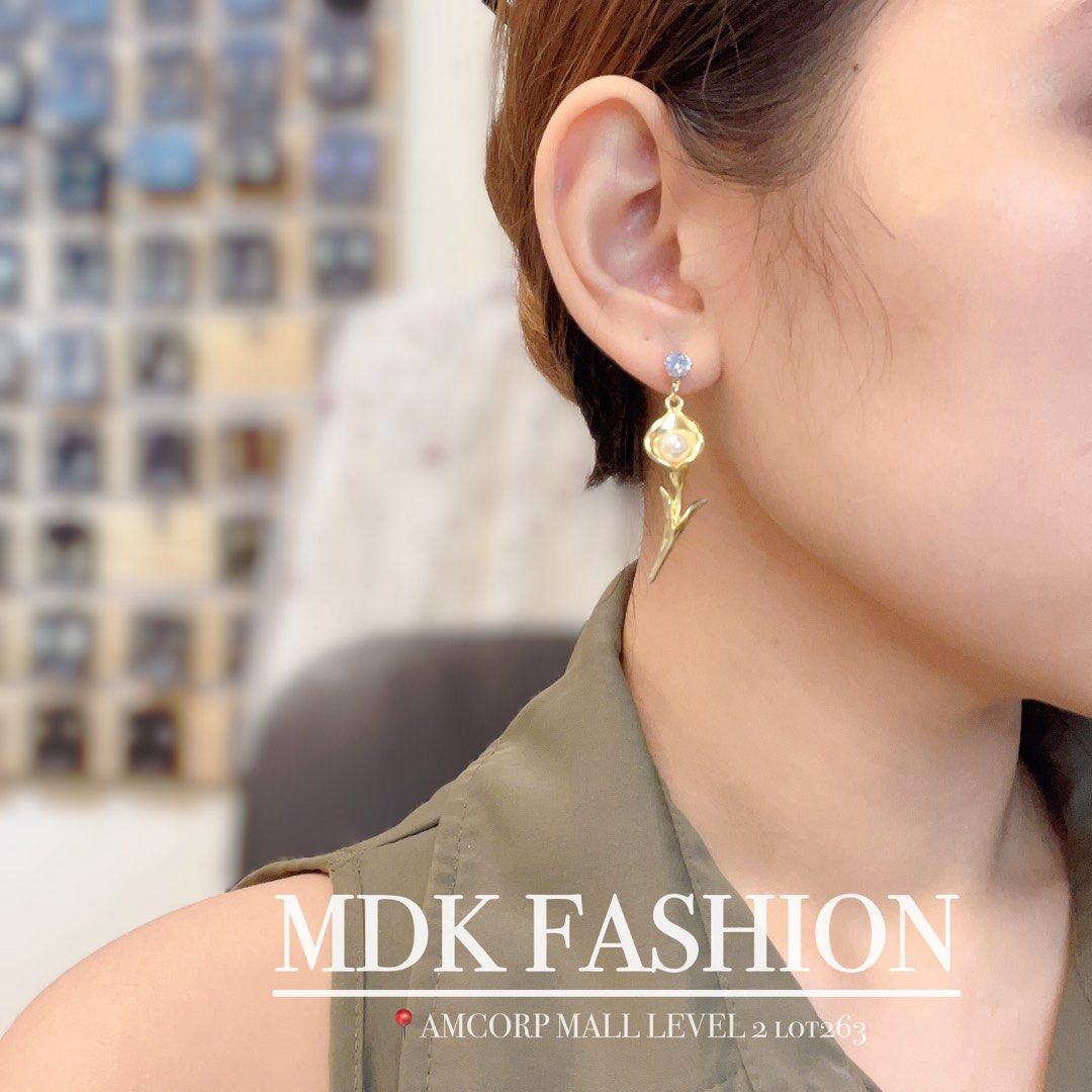 Two Different Earrings 2024 www.vitfo.cz