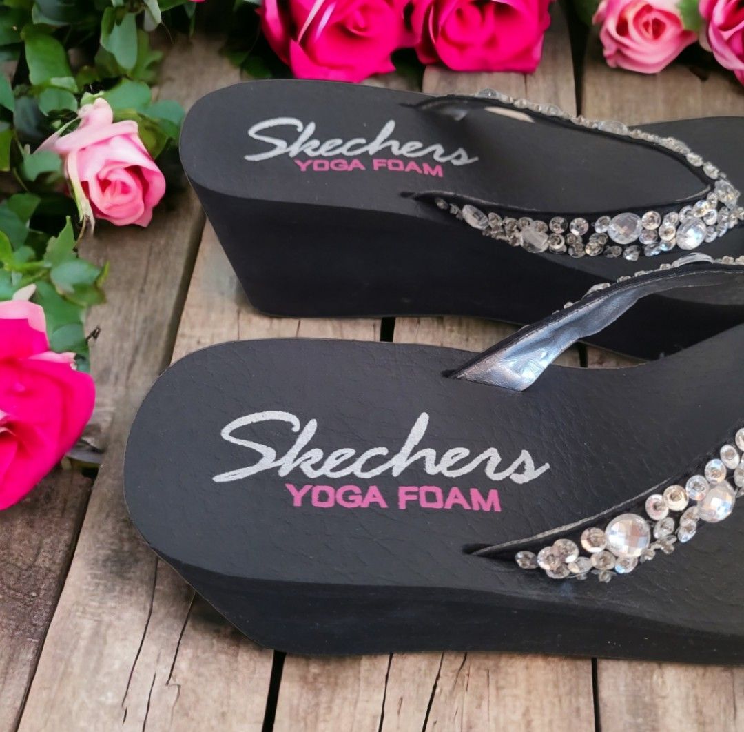 Skechers Yoga Foam Flip Flop Sandals Wedges in Size 8 🌟 BRAND NEW 🌟,  Women's Fashion, Footwear, Flipflops and Slides on Carousell