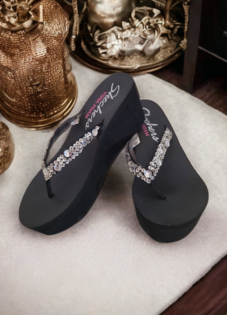 Skechers Yoga Foam Flip Flop Sandals Wedges in Size 8 🌟 BRAND NEW 🌟