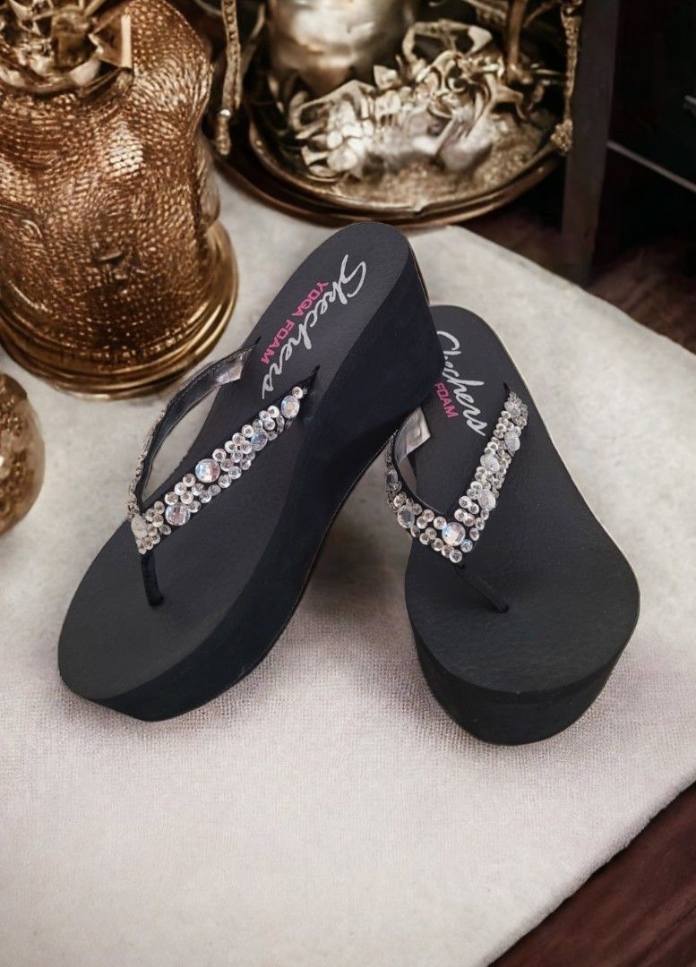 Skechers Yoga Foam Flip Flop Sandals Wedges in Size 8 🌟 BRAND NEW 🌟, Women's Footwear, Flipflops and Slides on Carousell