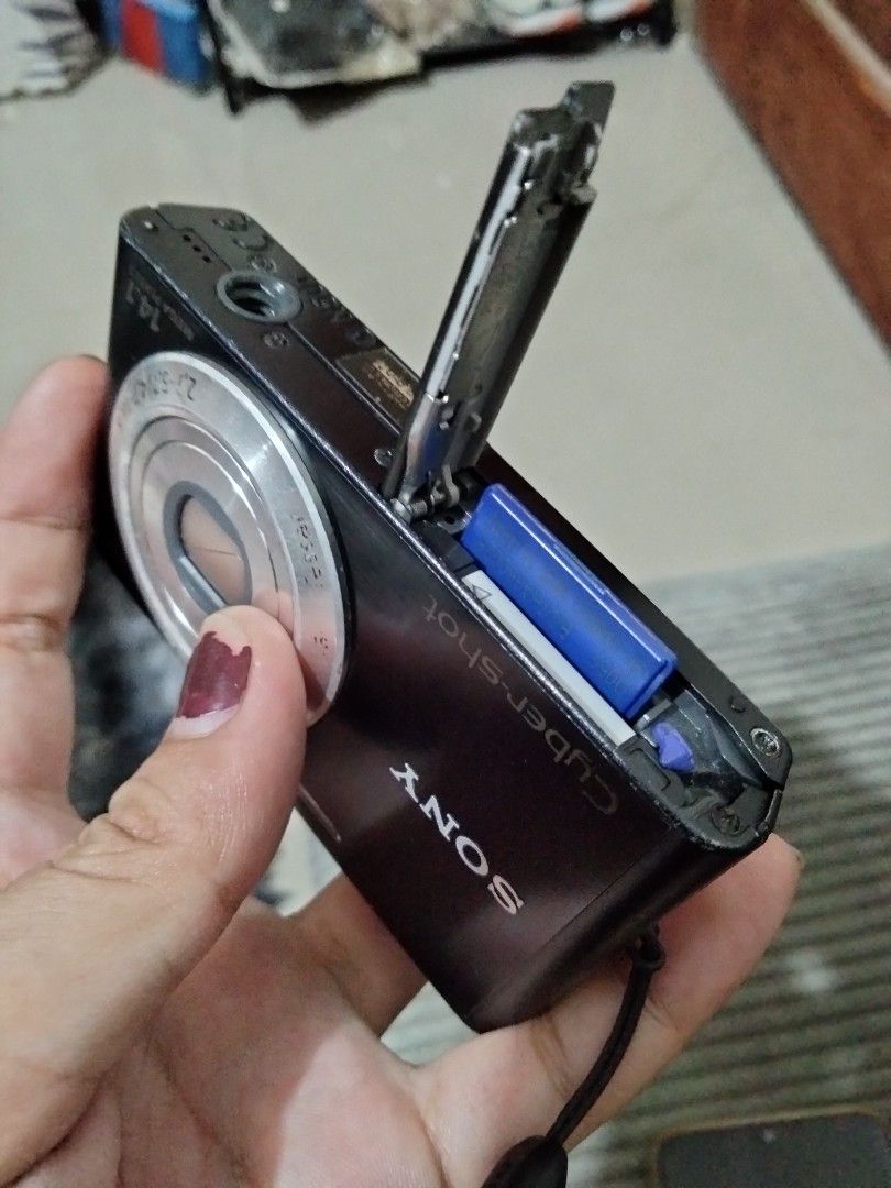 Sony cybershot dsc-w320, Photography, Cameras on Carousell