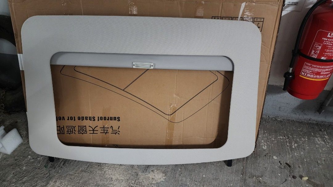 Tesla model 3 sunroof cover, 汽車配件, 改裝、內外零件 Carousell