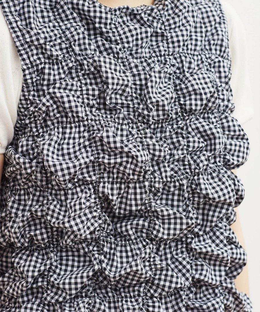 Top (Category: Other Tops) located in Singapore. Submitted by mina_closet (Listing ID 1237635023, Image 4). Description: 着丈 44.5cm／肩幅 34.2cm／身幅(シャーリングのための伸びます) 33.1～cm.