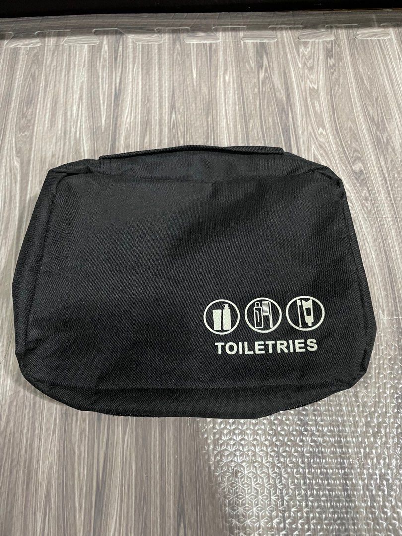 Travel bag - Toiletries (Category: Purses & Pouches) located in Manila. Submitted by live.hellokeffir (Listing ID 1237680936, Image 1). Description: Very useful. Has compartments and can be hanged. RFS: Too many travel bags already.