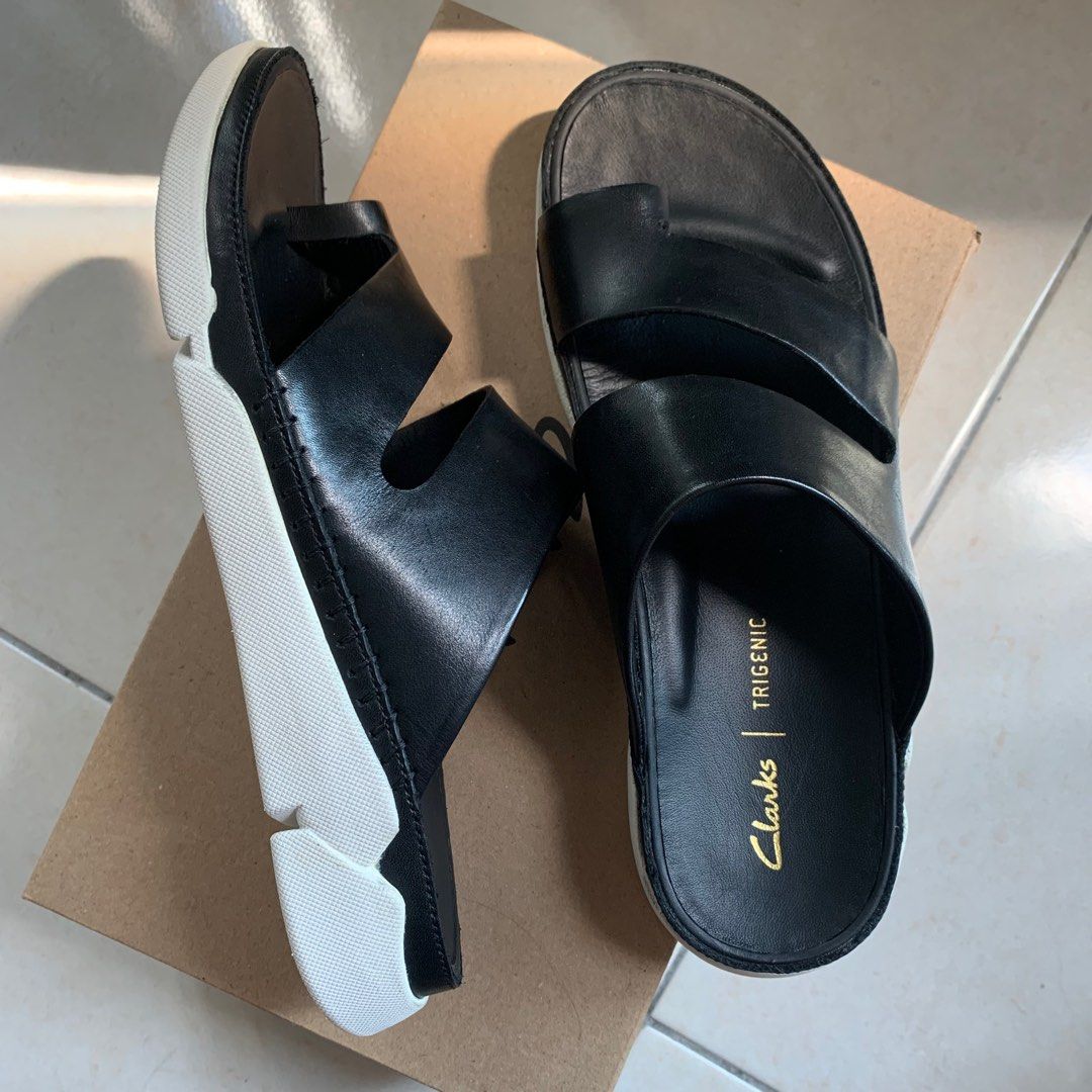 Clarks ladies shop leather flip flops