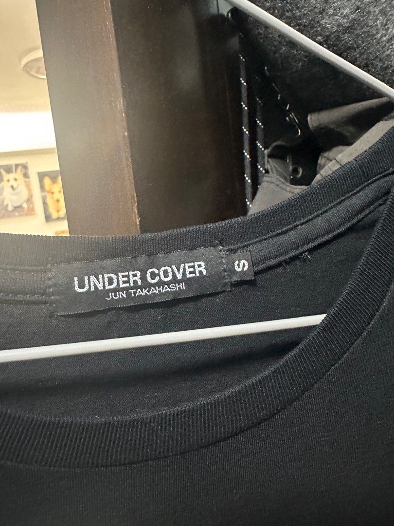 Undercover Tee （分類：T-shirt）位於 Hong Kong。 由 yswenbobo 提交（商品編號 1237678375，圖片 2）。簡介： Undercover Tee size S 胸闊46cm 長62cm 平度。