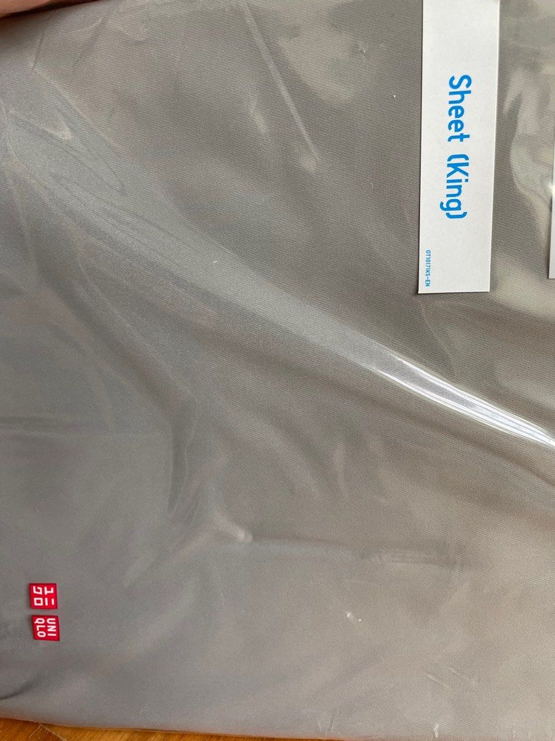 Uniqlo AIRism king size bedsheet cover, Furniture & Home Living