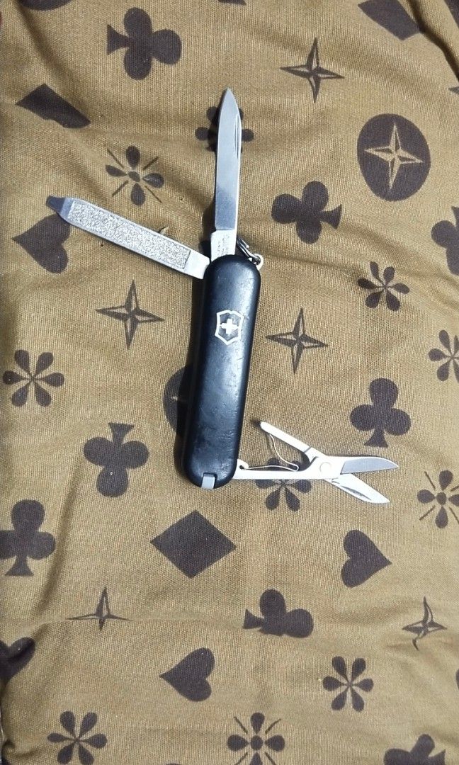 Victorinox, Sports Equipment, Hiking & Camping on Carousell