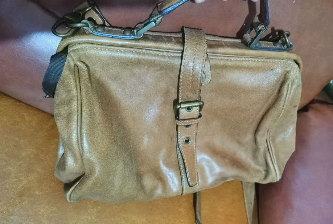 Vintage sling bag on Carousell