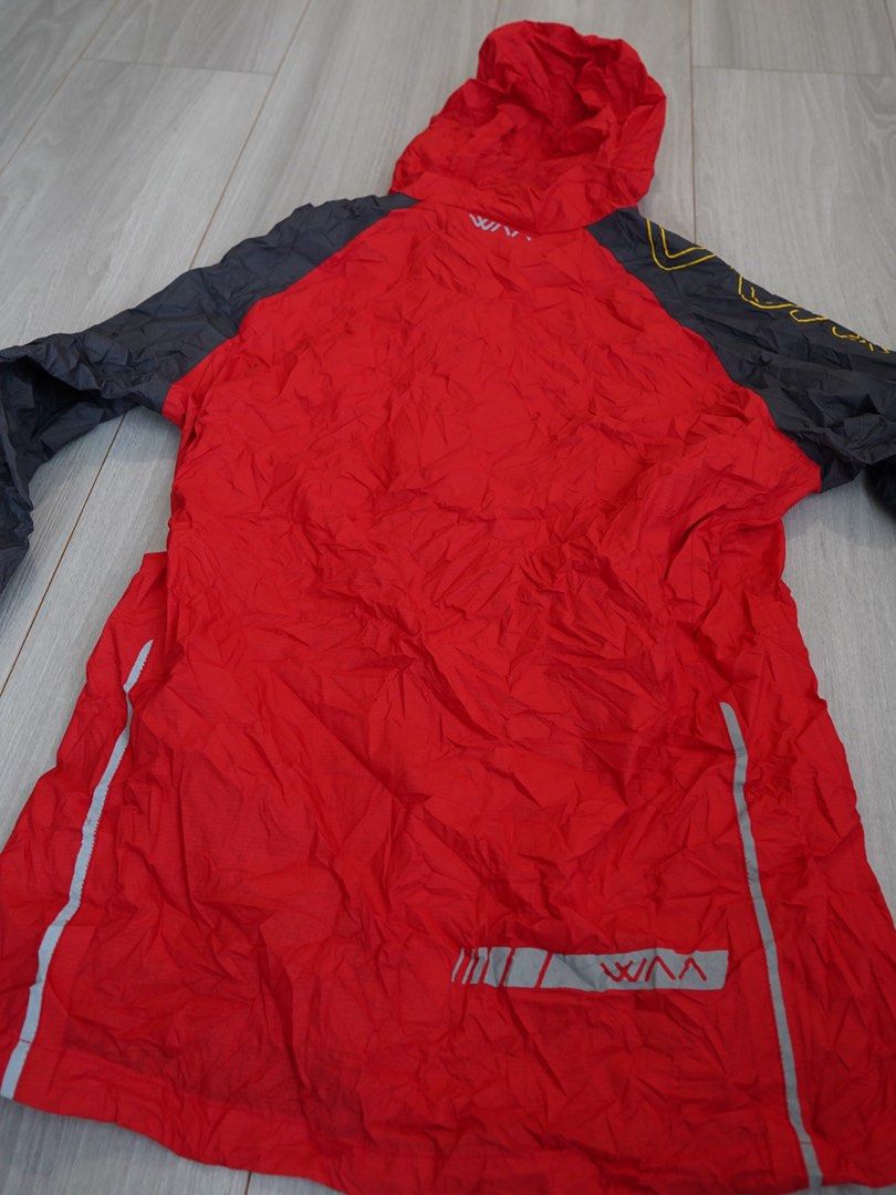 WAA rain jacket （分類：運動服裝）位於 Hong Kong。 由 irreplaceable0000 提交（商品編號 1237674155，圖片 2）。簡介： 。