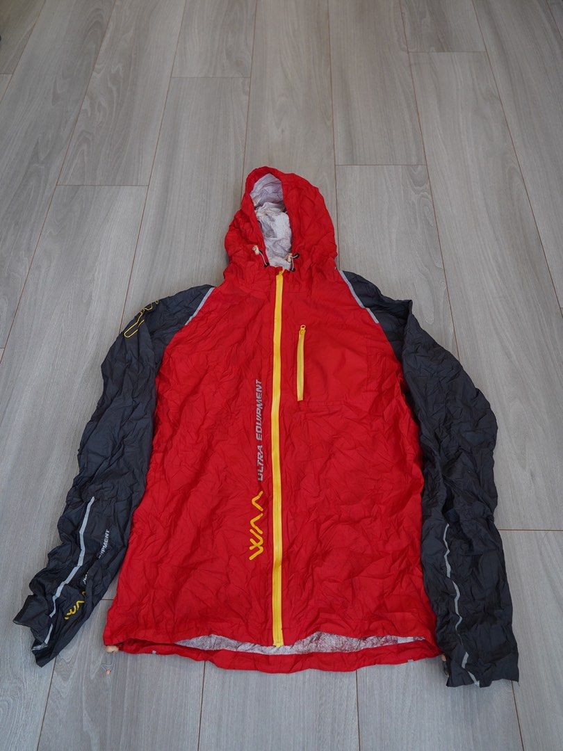 WAA rain jacket （分類：運動服裝）位於 Hong Kong。 由 irreplaceable0000 提交（商品編號 1237674155，圖片 1）。簡介： 。