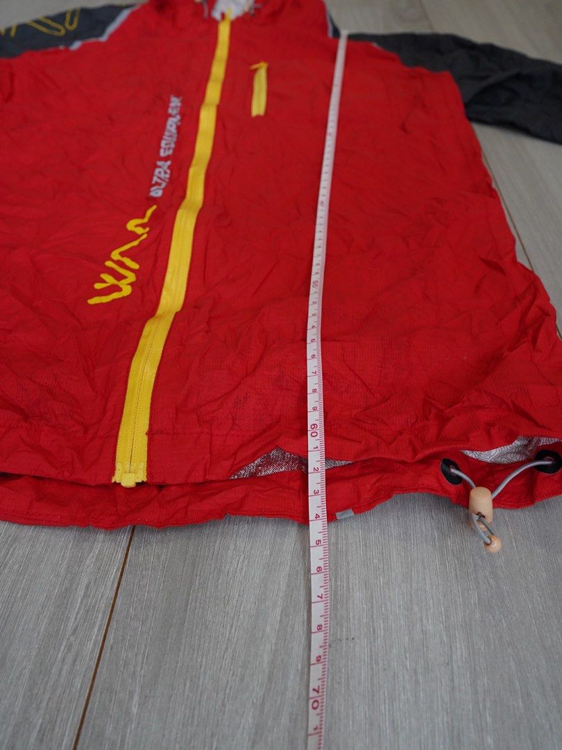 WAA rain jacket （分類：運動服裝）位於 Hong Kong。 由 irreplaceable0000 提交（商品編號 1237674155，圖片 5）。簡介： 。