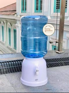 WATER DISPENSER WITH STAND