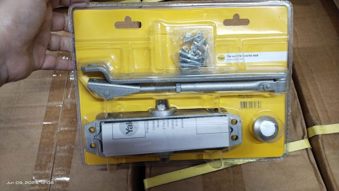 Yale Door Closer Y603H /Built in Hold open function, Furniture & Home