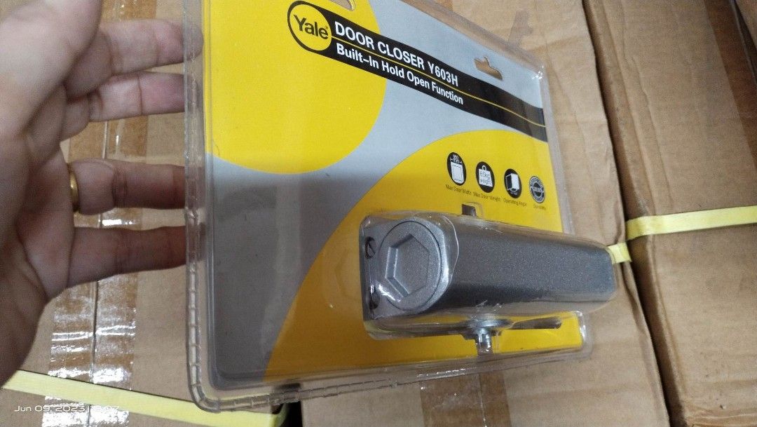 Yale Door Closer Y603H /Built in Hold open function, Furniture & Home