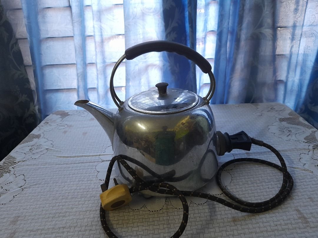 5093. Antique England Electric Kettle working Hobbies Toys