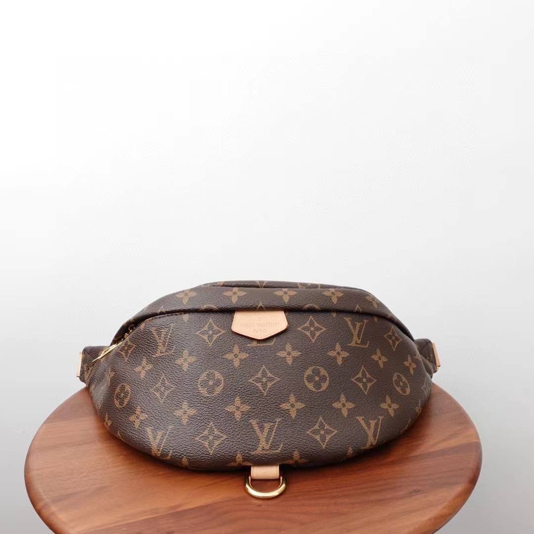 louis vuitton neo square limited piece, Luxury, Bags & Wallets on Carousell