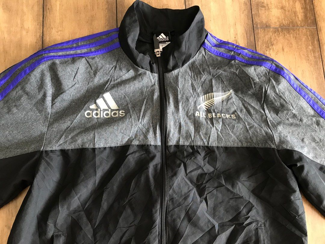 All blacks windbreaker top