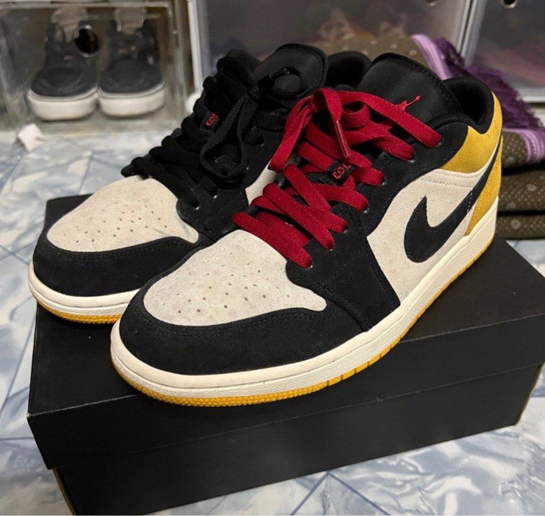 Jordan 1 low store university gold on feet