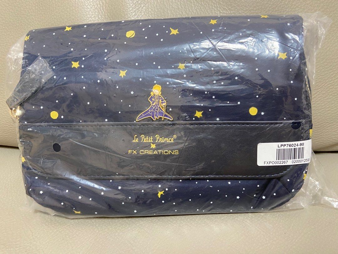 Bag （分類：手袋及銀包）位於 Hong Kong。 由 flamingogo88 提交（商品編號 1237786563，圖片 3）。簡介： 藍配金色. 容易配搭. 內可放不同的咭. 袋也有層次適合不同需要. 。