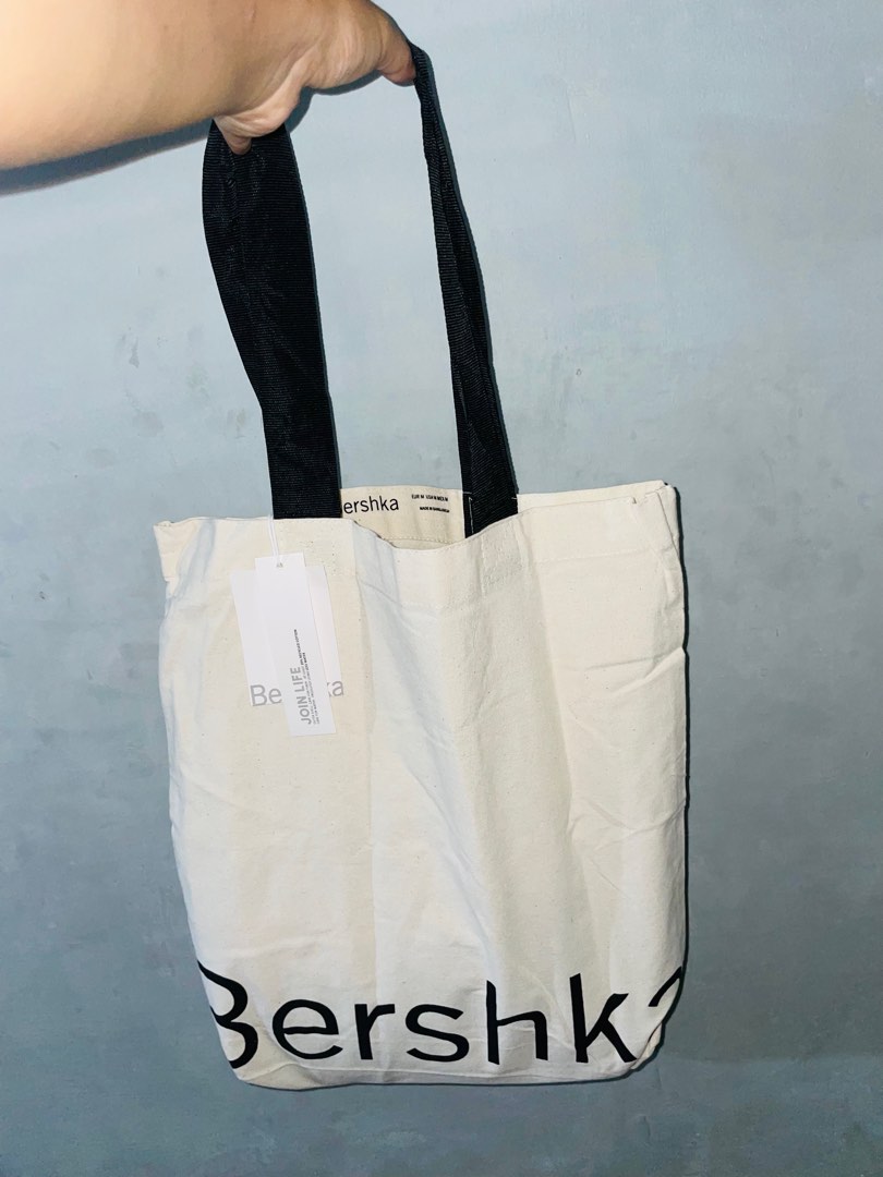 LAST PIECE Bershka tote bags on Carousell