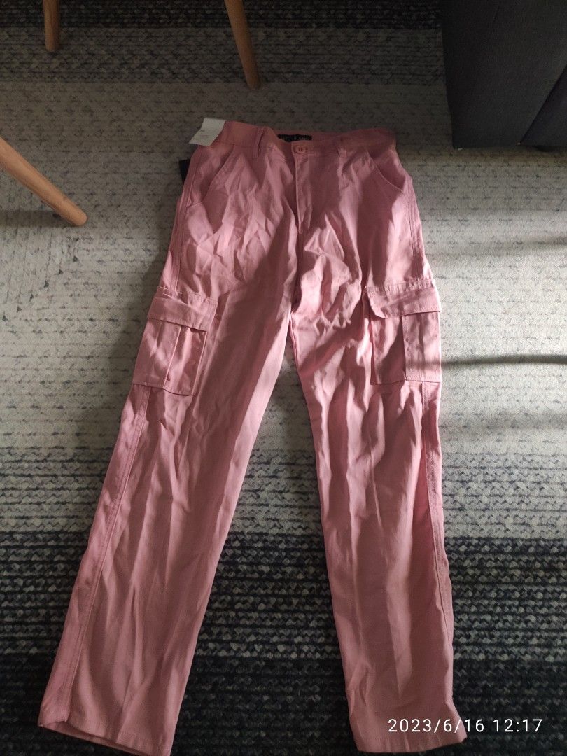 Cargo pink pastel pink 26 (Category: Other Bottoms) located in Quezon City. Submitted by stylefast (Listing ID 1237737239, Image 2). Description: .