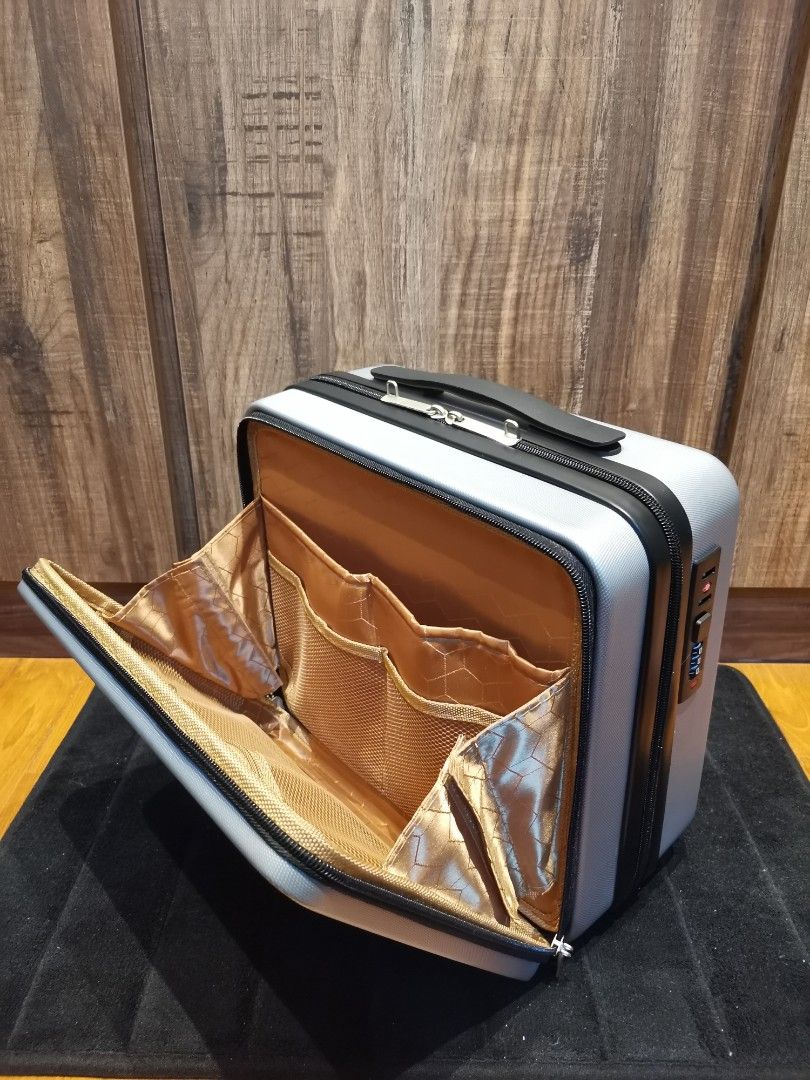 Carryon Luggage Briefcase Suitcase Mamasan, Hobbies & Toys, Travel